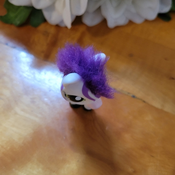 Littlest Pet Shop LPS #2470 Zebra White Purple Green Eyes 2006 - Picture 9 of 13